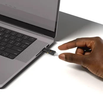 YubiKey 5Ci branchée par son connecteur USB-C sur un ordinateur portable